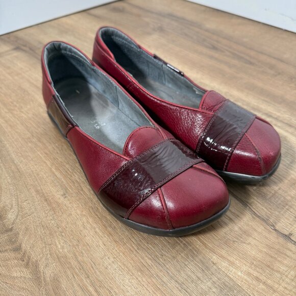 Naot Red Leather Flat Slip On Shoe Comfort Patent Leather Accents 37 - Picture 2 of 8